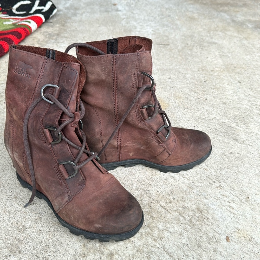 Sorel Evie Lace wedges